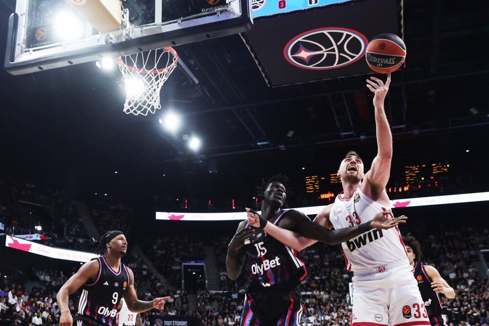 Olimpijakos ugasio svetlost u Parizu sa 17 razlike (Video)