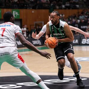 Nova dominacija Džabarija Parkera! Amerikanac flertovao sa dabl-dabl učinkom (Foto)