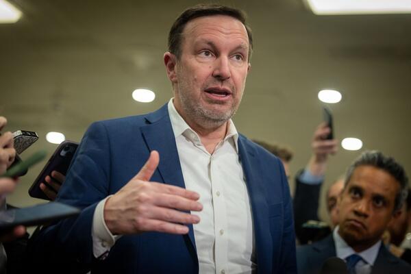 MNOGI TVRDE DA TRAMP POJMA NEMA ŠTA TRAŽI U IRANU, A SAD GA JE ZAKUCAO I SENATOR MARFI: "To je, ovaj, iznenađujuće"