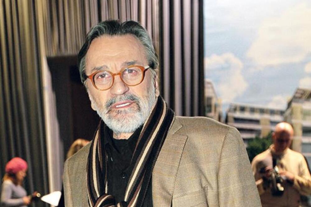 DECENIJA BEZ DRAGANA NIKOLIĆA: Scene sa groblja kidaju dušu, ali svi se pitaju zašto se ova žena nije pojavila