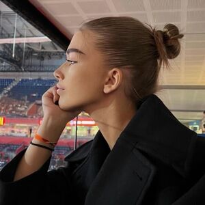 KAKO JE MOGUĆE DA JE TEK JUČE PROSLAVILA 18-TI? Svu lepotu povukla na majku, a tek da čujete KO JOJ JE ĆALE!