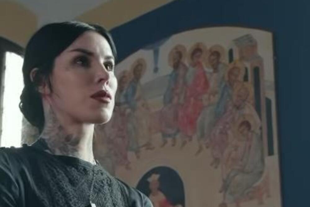 BILA ANTIVAKSERKA, VEŠTICA I OPSEDNUTA TETOVAŽAMA, A ONDA PREŠLA U PRAVOSLAVLJE! Kad vide šta sada radi zaneme