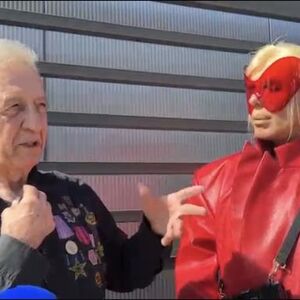 DA LI STE IKAD VIDELI OVAKVU KOŠULJU? Kad se pojavio u OVOME, i BOKI 13 postao nebitan! Sve oči uprte u njega