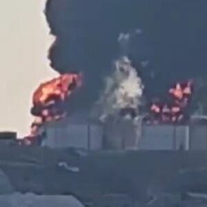 IRAN IZVRŠIO NAPAD NA OMAN: Dron pogodio rezervoare za skladište goriva! (VIDEO)