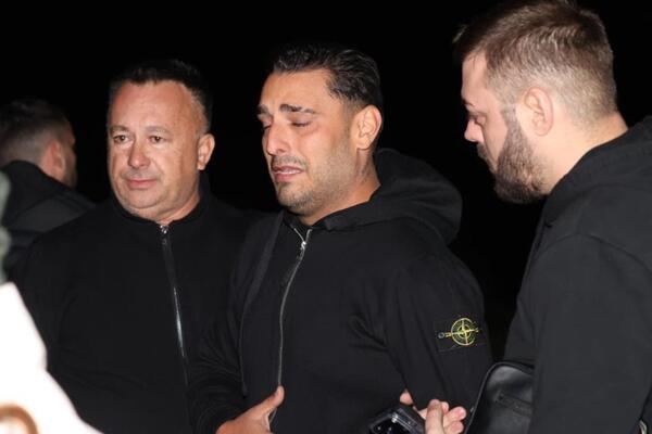 PRVA IZJAVA DARKA LAZIĆA NAKON SMRTI MLAĐEG BRATA DRAGANA! "Otišlo je pola mog života, pola srca"