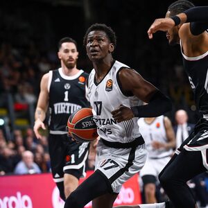 Dabl-dabl Isaka Bonge i ples Karlika Džonsa za Partizanovo osvajanje Bolonje (Foto)