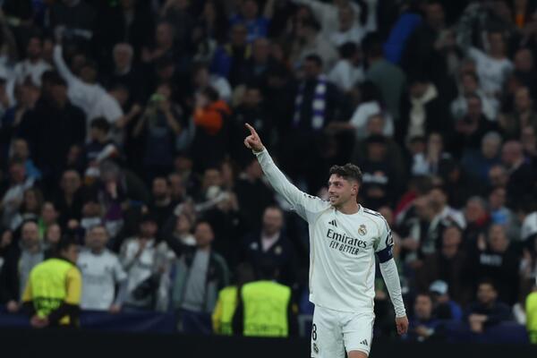 UNO, DOS, TRES! Kapiten Federiko Valverde razmontirao Mančester siti za poluvreme!