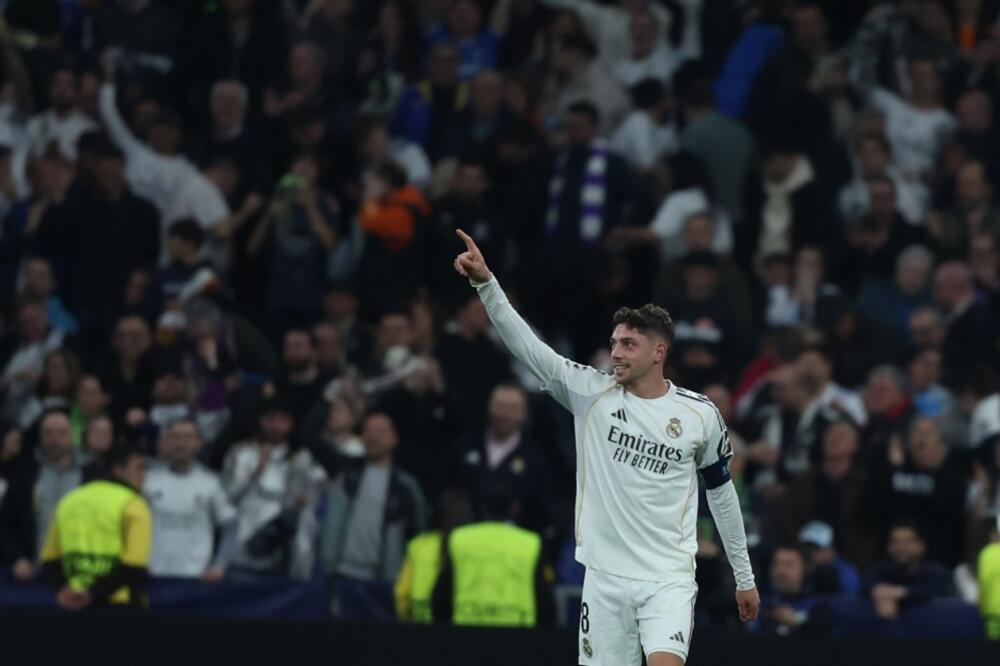 UNO, DOS, TRES! Kapiten Federiko Valverde razmontirao Mančester siti za poluvreme!