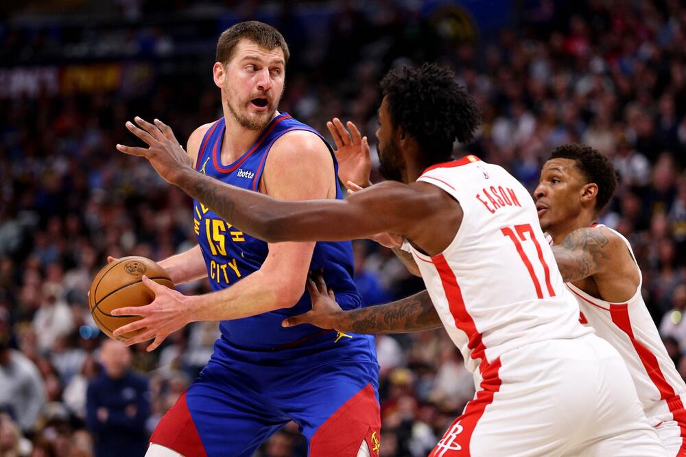 Nikola Jokić za pola sata do 25. tripl-dabla u sezoni i odmaranja u poslednjoj četvrtini (Video/Foto)