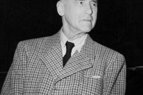 OD PRVOG DANA BIO UZ HITLERA, ALI NJEGOVO IME NIKO NE ZNA! Iz senki stvarao JEZIVE PLANOVE, kad je izašao iz nje...