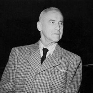 OD PRVOG DANA BIO UZ HITLERA, ALI NJEGOVO IME NIKO NE ZNA! Iz senki stvarao JEZIVE PLANOVE, kad je izašao iz nje...