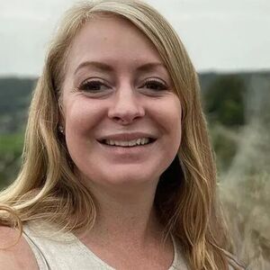 BIVŠA DIREKTORA MAJKROSOFTA PRONAĐENA MRTVA! Snimak sa sigurnosne kamere otkrio detalje kobne večeri, UŽAS (FOTO)