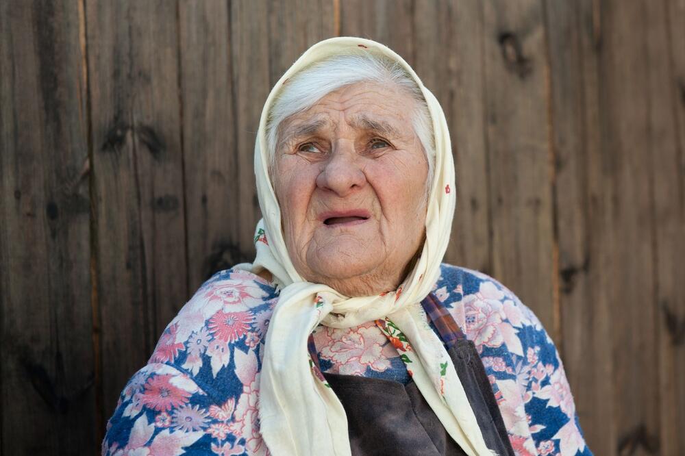 "ZA 75. ROĐENDAN SIN ME ODVEZAO U STARAČKI DOM" Radovao se da OSTAVI MAJKU, ali NIJE ZNAO DA ĆE MU SE OBITI O GLAVU