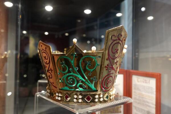 REKONSTRUISANA KRUNA DESPOTA ĐURAĐA BRANKOVIĆA: Art deko stil pet vekova pre art dekoa