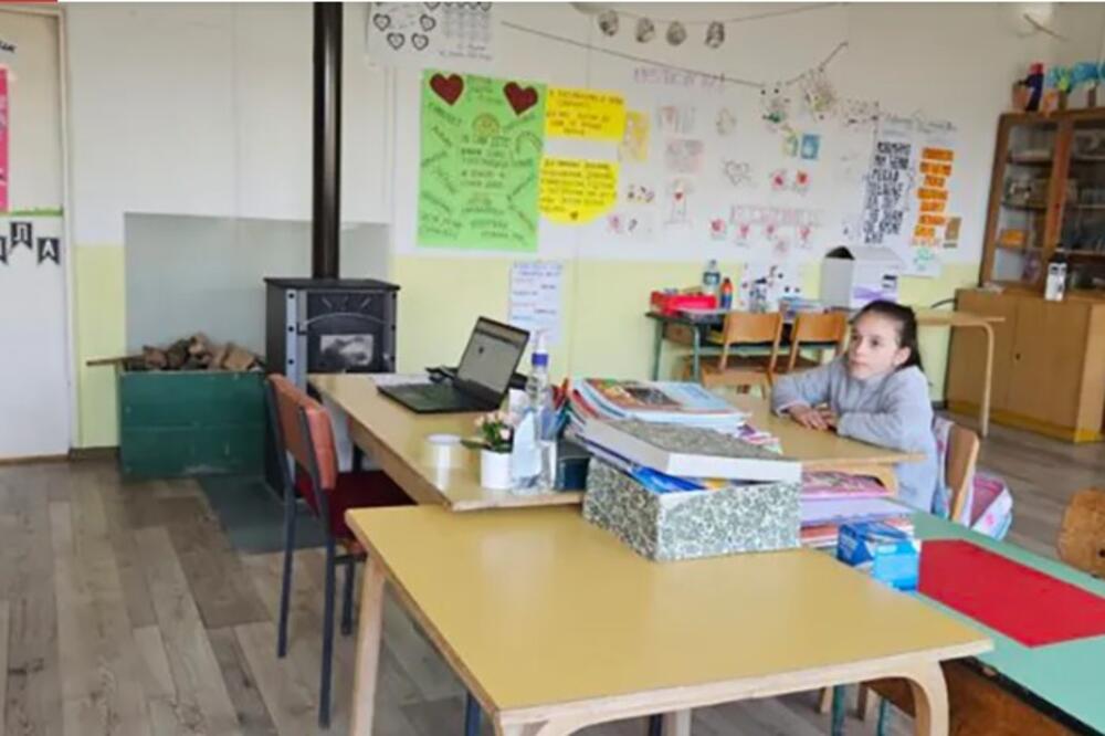 Devojčica Marija jedini je đak u ovom selu u Srbiji: Nema nijednog drugara, a evo kako provodi dane