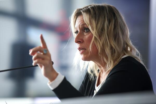 NOKAUT U JEDNOM POTEZU! Zaharova RAZVALILA ZAPADNE LIDERE, redom ih PROZVALA PO IMENU - niko nije POŠTEĐEN!