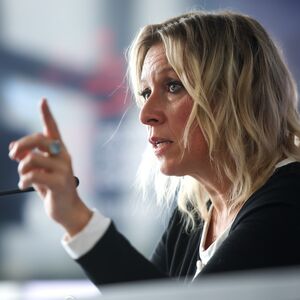 NOKAUT U JEDNOM POTEZU! Zaharova RAZVALILA ZAPADNE LIDERE, redom ih PROZVALA PO IMENU - niko nije POŠTEĐEN!