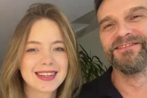 O OVOM PROFESORU (52) I STUDENTKINJI (29) BRUJI JAVNOST! Prozivaju ih zbog RAZLIKE a on je SAD ŽENI! Ovo tek šokira
