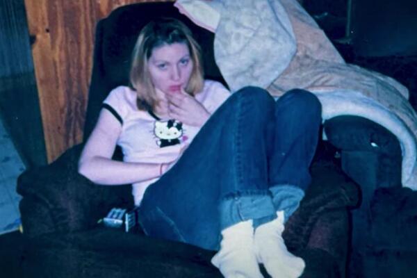 MAJKA JE UVELA U PROSTITUCIJU SA 12 GODINA, SA 14 RODILA DETE! Završila na ulici sa drogom, sve dok nije srela...