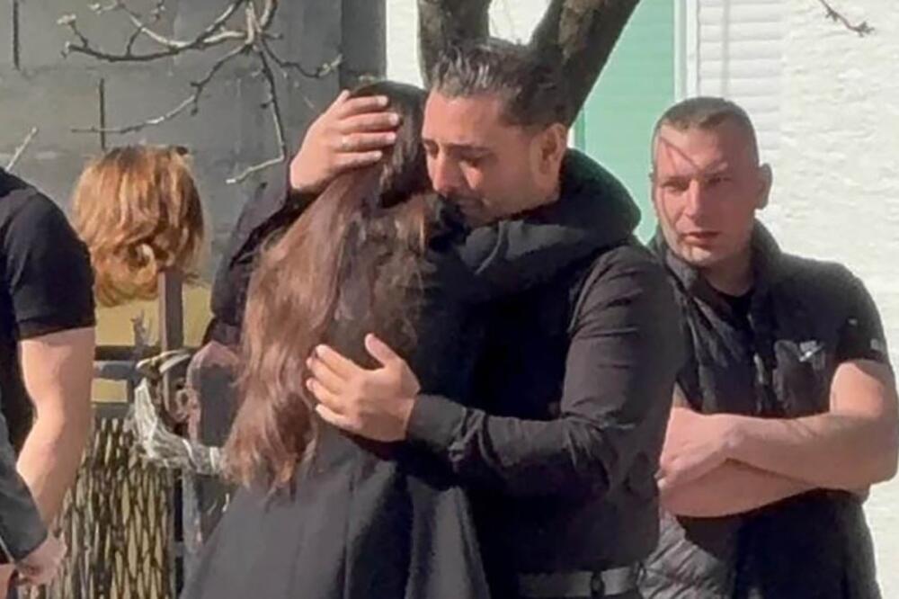 ANA SEVIĆ POLETELA U ZAGRLJAJ DARKU, ON SE SLOMIO KAD JU JE VIDEO: Potresne slike neutešnog brata!