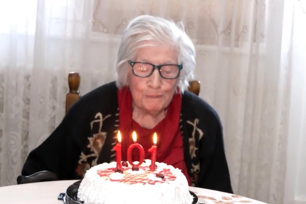 BAKA SLAVKA ODUŠEVILA SRBE! Vedar duh, smeh i energija - napunila 101 GODINU i ne staje, NA PLAŽI GLAVNA ATRAKCIJA