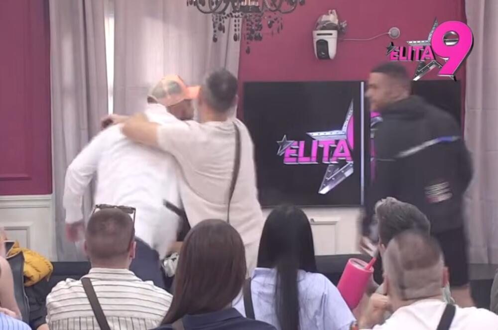 TUČA U UŽIVO PROGRAMU NA PINKU! Zavalio ga pesnicom u glavu, Mitrović dao saopštenje - STRPALI GA U ZATVOR