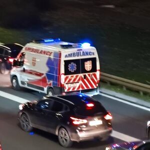STRAŠNA NESREĆA KOD NOVOG PAZARA: Sudarili se automobil i kamion! Vatrogasci izvlače ljude iz vozila
