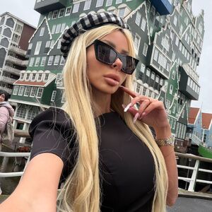 ZBOG RATA JOJ TRPI POSAO U DUBAIJU, A SAD PUCAJU BOMBE I U OVOM GRADU: Za plavušu nema mira, hitno se oglasila