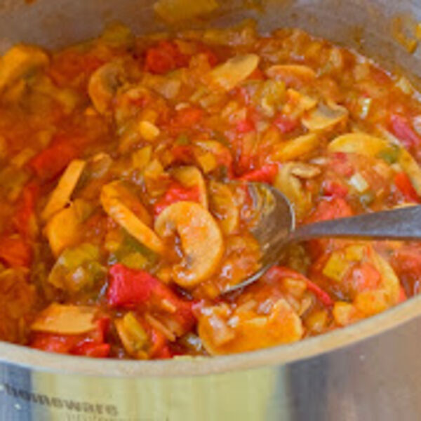 Šampinjoni sa prazilukom i paradajzom: Posni ručak prste da poližete, tajna je u gustom prelivu, odmah zapišite