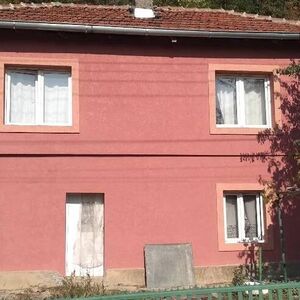 Prodaje se lepa kuća u ovom gradu: Legalizovana je, nalazi se na 15 minuta hoda od pijace i centra grada