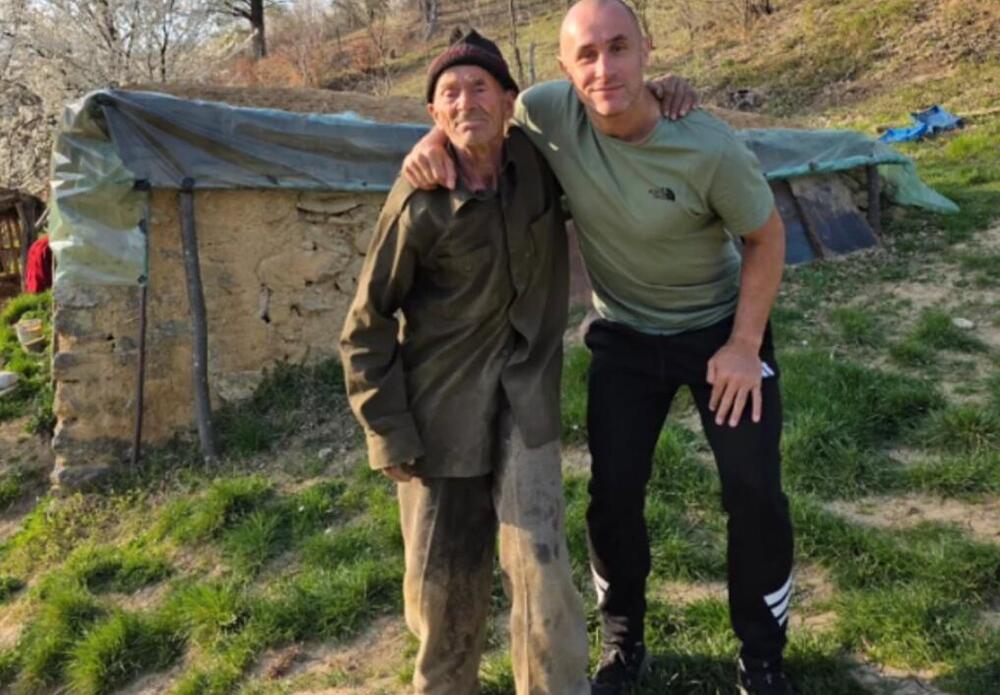 Deka Miroslav već 33 godine živi pod zemljom, bez struje i vode: Srbi za dan skupili pare, dobija novi dom