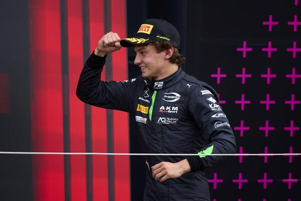 Klinac iz Bolonje ispisao istoriju u Šangaju! Formula 1 dobila novog Kimija, Antoneli upisao trijumf sa 19 godina