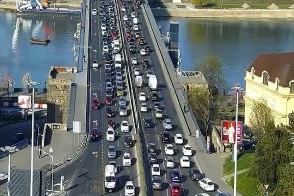 KOLAPS U BEOGRADU, SVE STOJI! Terazijski tunel zakrčen, za 7 KM autoputa treba POLA SATA - kroz centar se ne može!