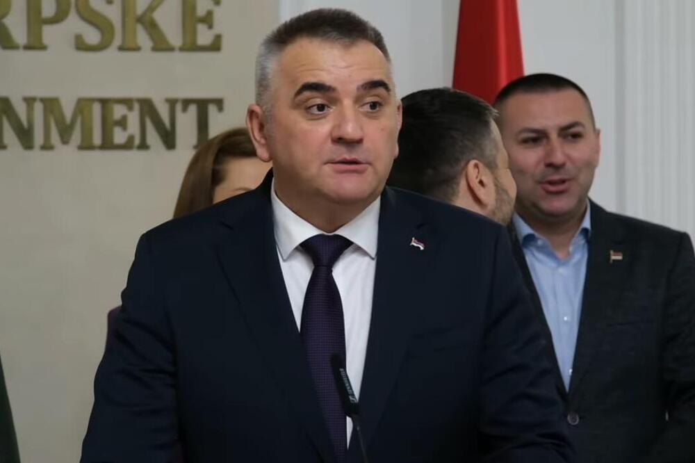 Savo Minić podneo ostavku!