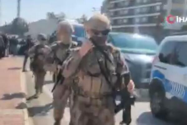 Pucnjava u zgradi vlade, napadač se zaključao u jednu od prostorija! Naoružani specijalci na licu mesta! (VIDEO)