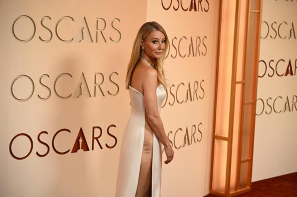 ZABORAVILA DA NE NOSI GAĆICE! Oskarovku sekunde delile do BLAMAŽE - SNIMAK DOK SILAZI NIZ STEPENICE SVUDA KRUŽI