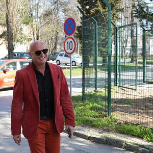 BESNOM MAŠINOM NALETEO NA KOLEGU ISPRED GRANDA: Kojić van sebe, jedva je ovo izustio