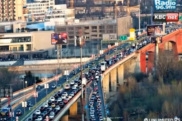 VOZILA MILE, NEMA IGLA GDE DA PADNE: Popodnevni špic u prestonici uzima maha, ova tačka je najkritičnija (FOTO)
