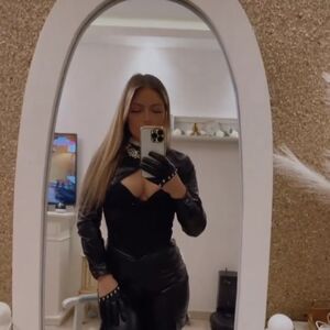 PREPOLOVILA SE, RASPAMETILA SRBE PA POKAZALA I POPRSJE! Vanja nikada nije izgledala izazovnije, CELA U CRNOJ KOŽI