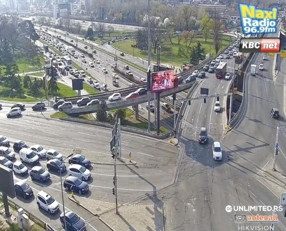 Kolaps u Beogradu: Vozila mile preko ključnih poteza, ovde je najgore! (FOTO)