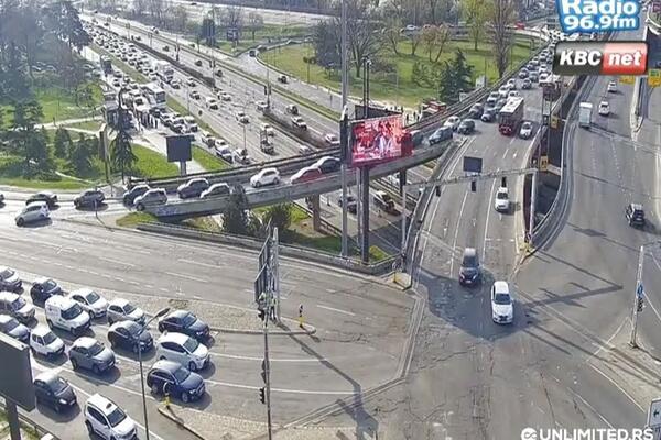 Kolaps u Beogradu: Vozila mile preko ključnih poteza, ovde je najgore! (FOTO)