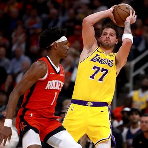 Luka Dončić je u formi života, radi neviđene stvari: Napada MVP titulu usred najvećeg rasula u životu! (VIDEO)