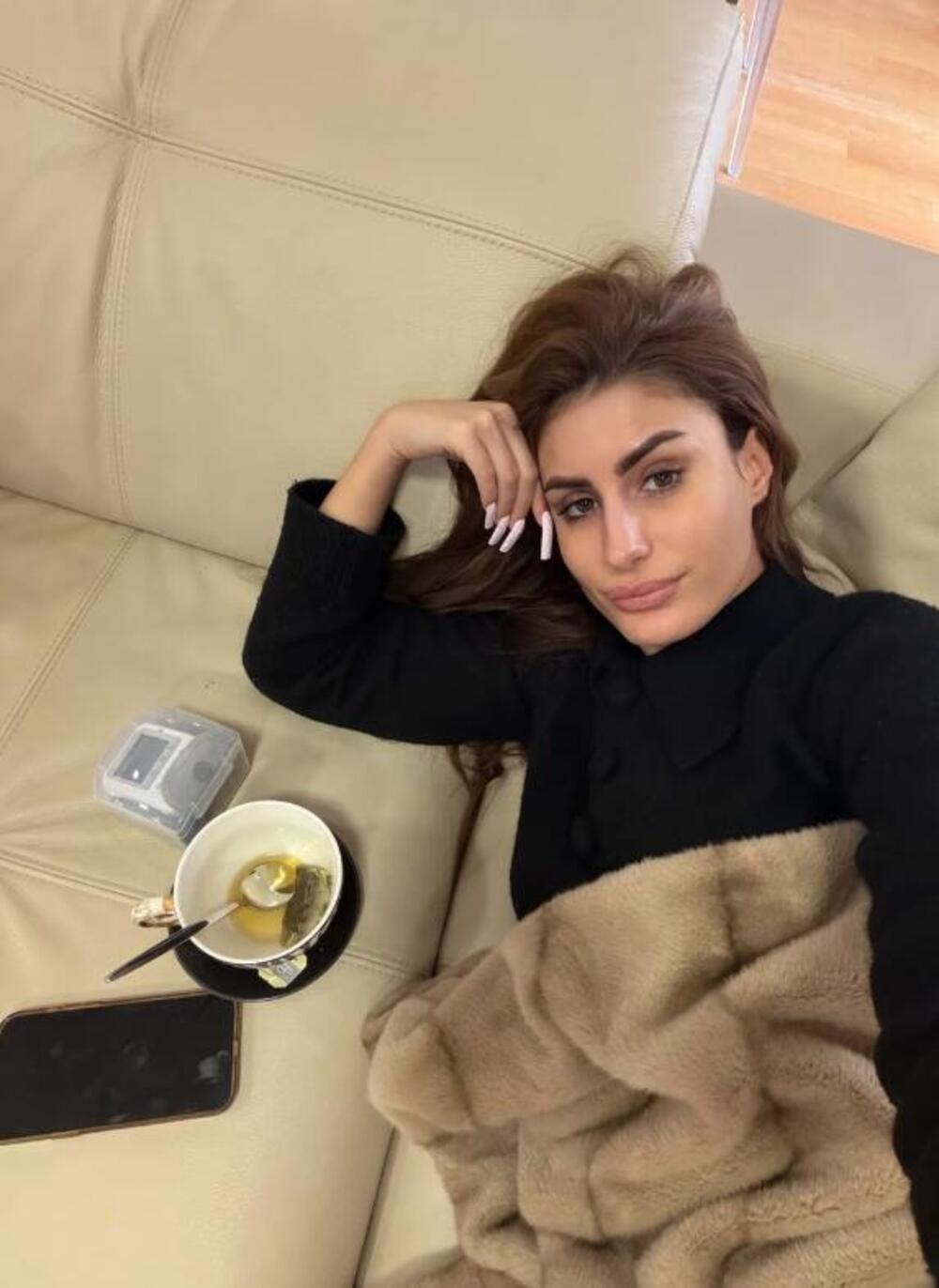 ZAHVATILO JOJ SRCE! DIDI DŽEJ PRIKLJUČENA NA APARATE! Uznemirujuće slike kruže mrežama - FANOVI STRAHUJU