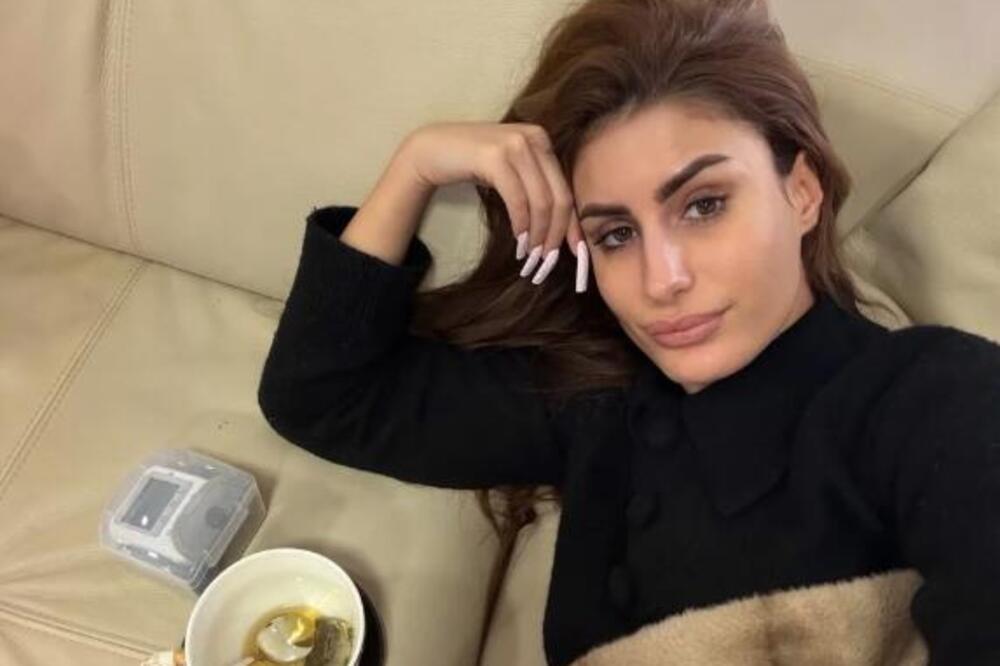 ZAHVATILO JOJ SRCE! DIDI DŽEJ PRIKLJUČENA NA APARATE! Uznemirujuće slike kruže mrežama - FANOVI STRAHUJU