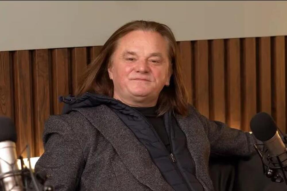 SPAVAO SA OBE IZ GRUPE! Otkrio s koliko njih je BIO INTIMAN pa onesvestio voditelja! "Za manji krevet je bolja..."