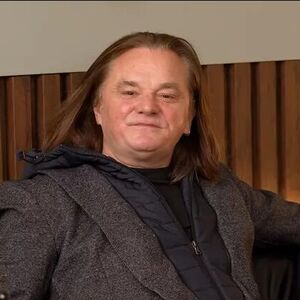 SPAVAO SA OBE IZ GRUPE! Otkrio s koliko njih je BIO INTIMAN pa onesvestio voditelja! "Za manji krevet je bolja..."