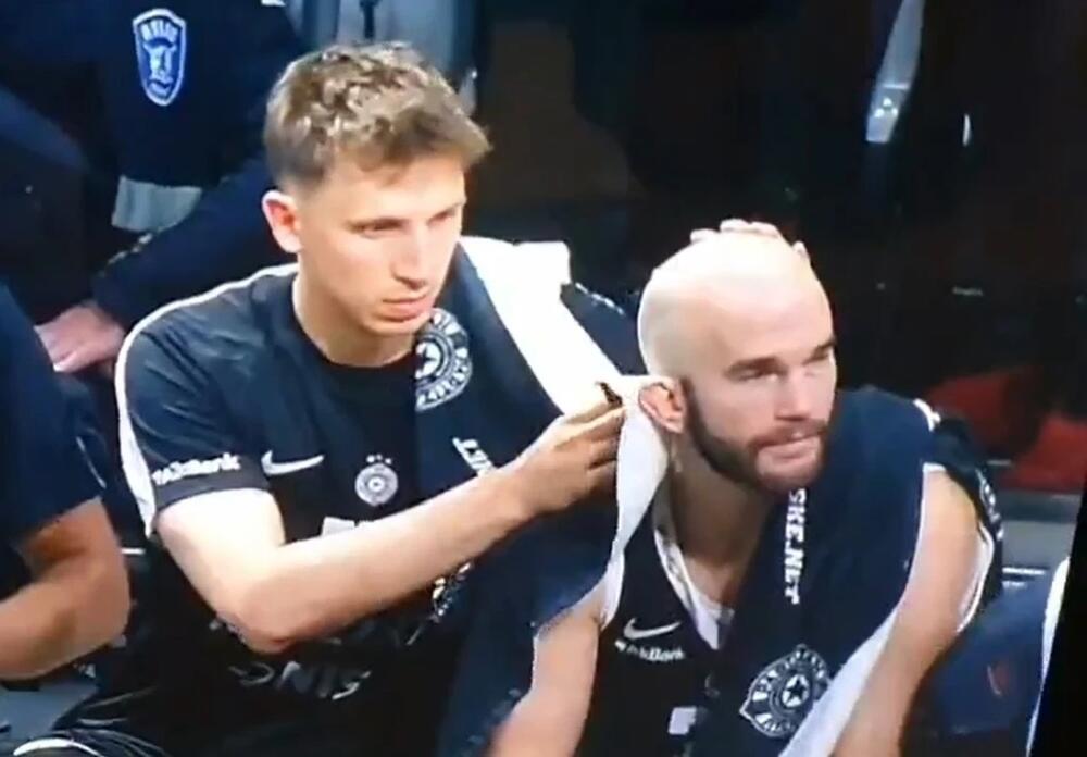 Scena sa meča Partizana postala viralna! Niko više nije gledao utakmicu nakon ovog krupnog kadra, Aleksa ukrao šou
