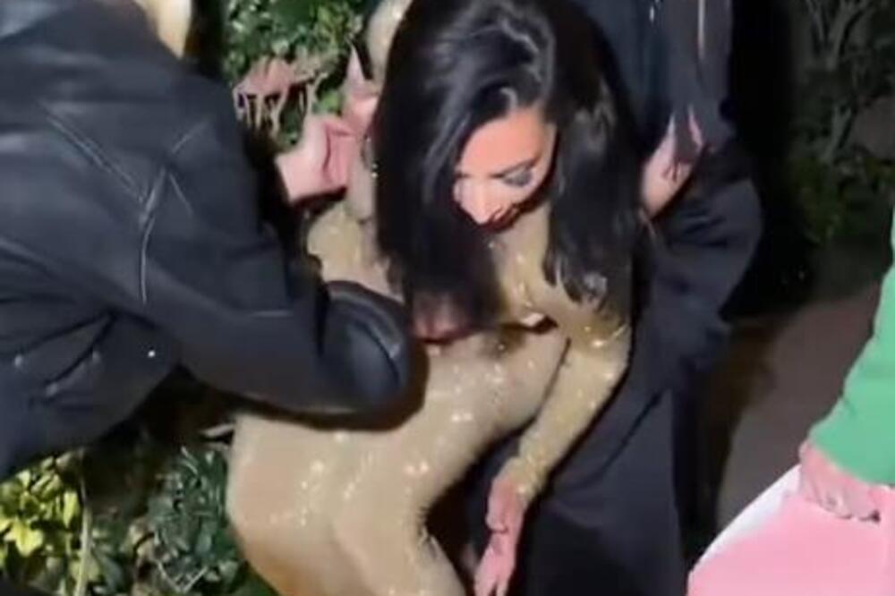 AJAO, OVO JE BOLELO! Stala na NEBODERSKE štikle, pa se PROSULA ZA SVE PARE! "JE*OTE, MOJ ČLANAK"