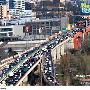 SAOBRAĆAJNI KOLAPS U PRESTONICI! Na ovim mestima nema igla gde da padne, stvaraju se kolone vozila (FOTO)