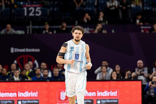 Luda završnica u dvorani "Ranko Žeravica" - dve trojke u pet sekundi i polufinale Evrokupa za Uroša Trifunovića